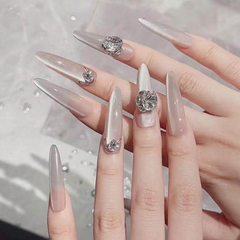 Glamorous artificial nail tips with elegant decorations Acalora