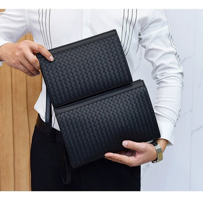 Elegant and Multifunctional Clutch Karnz