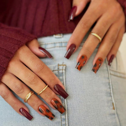 Artistic Press-On Nail Set with Unique Patterns Acalora