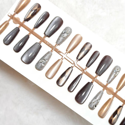 Artifical nails in elegant metallic look Acalora