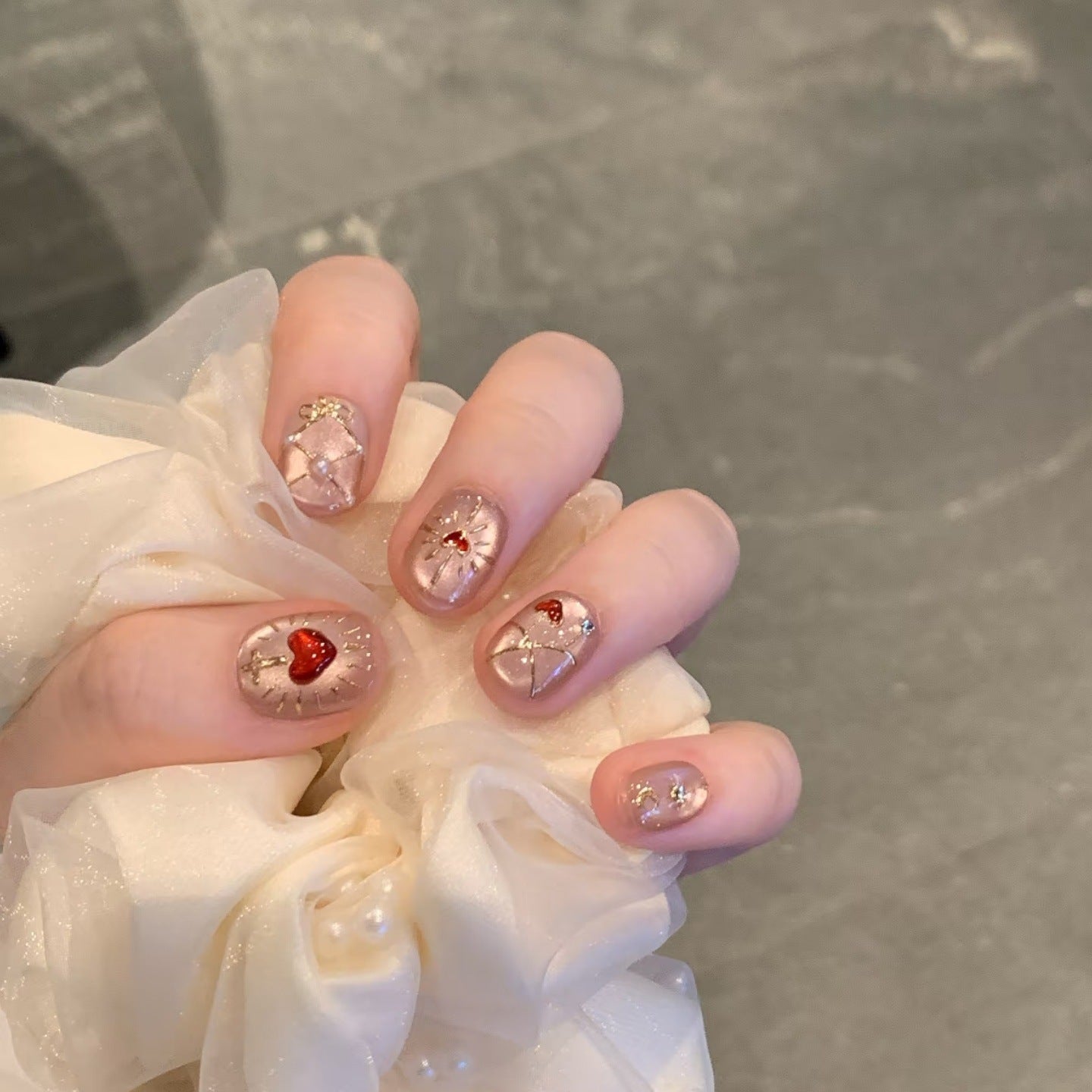 Artistic Heart-Themed Press-On Nail Art Set Acalora