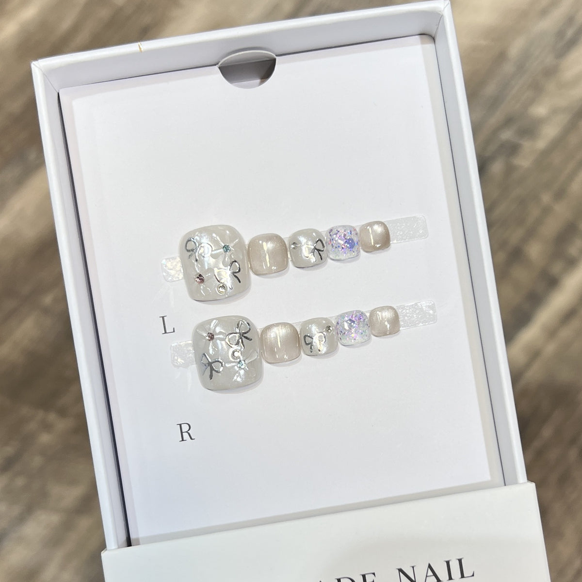 Artistic Press-On Nail Set with Glitter and Floral Design Acalora