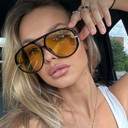Women Oversized Sunglasses in fashionable Retro Design Bowlift