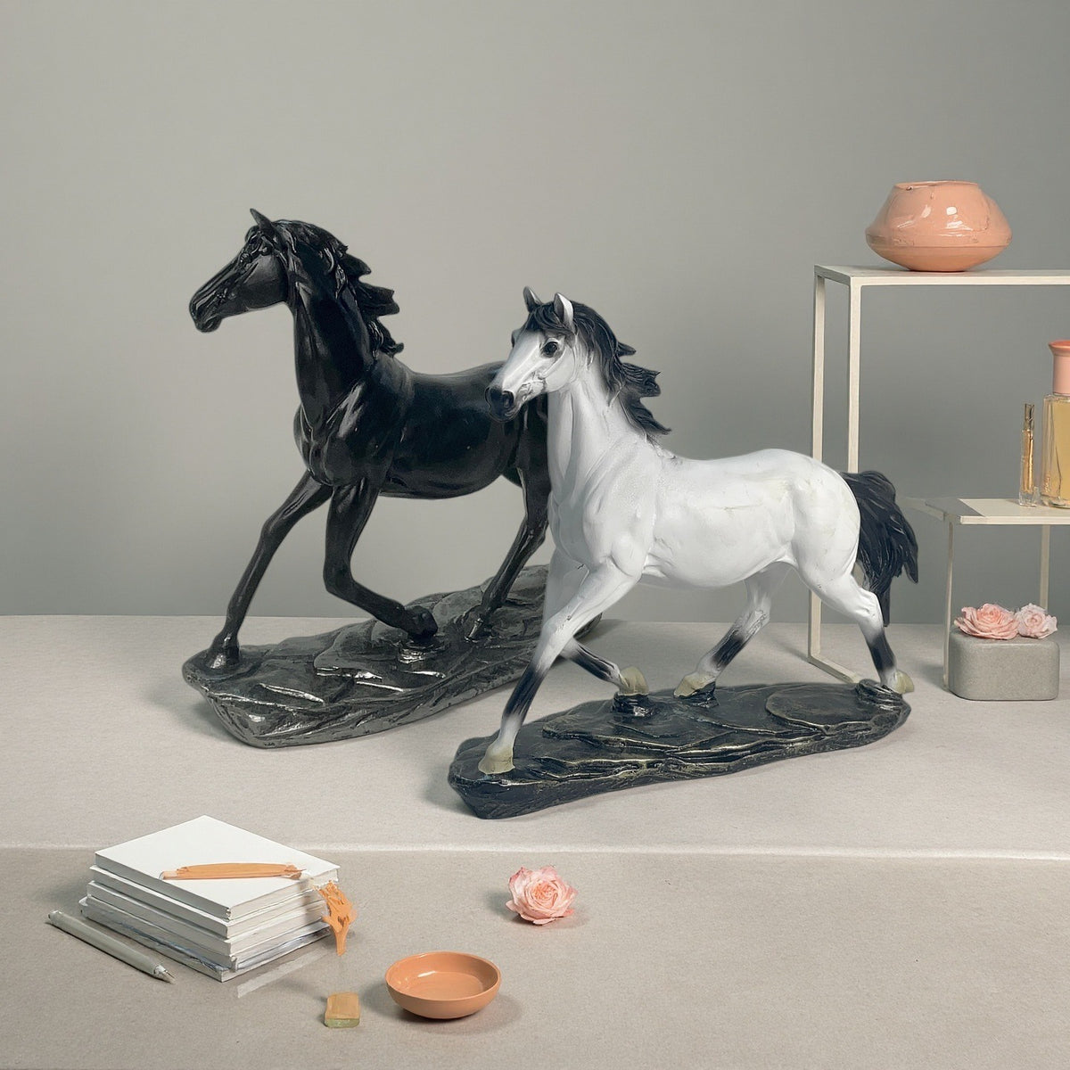 Horse statuette Acalora