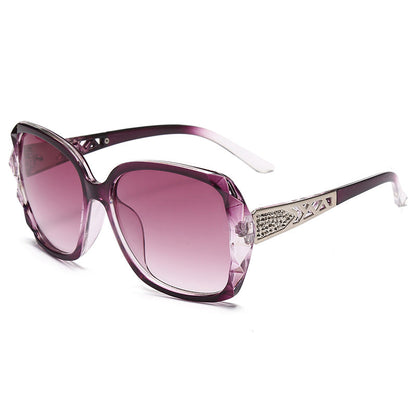 Ladies sunglasses in luxurious glamour style Bowlift