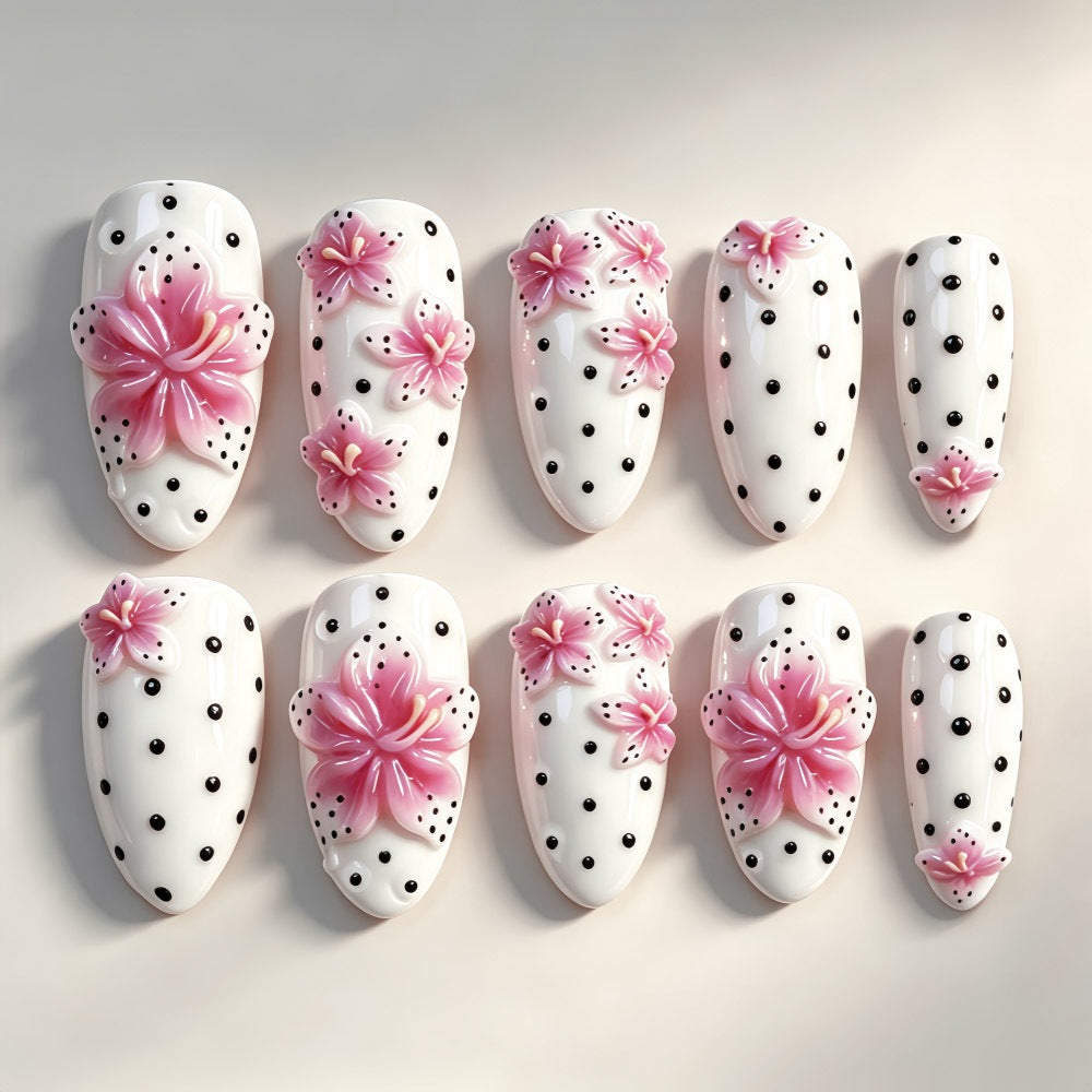 Artificial nail set with floral accents and polka dots Acalora