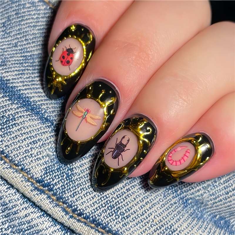 Artistic Insect-Motif Press-On Nail Art Acalora