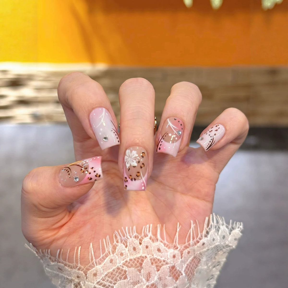 Floral-Inspired Press-On Nail Art Collection Acalora