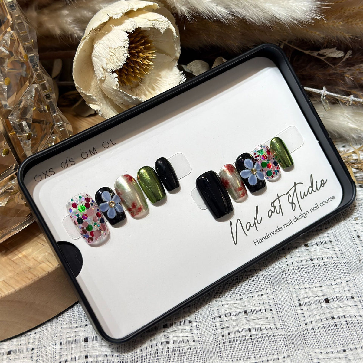 Artistic Floral-Inspired Press-On Nail Set Acalora