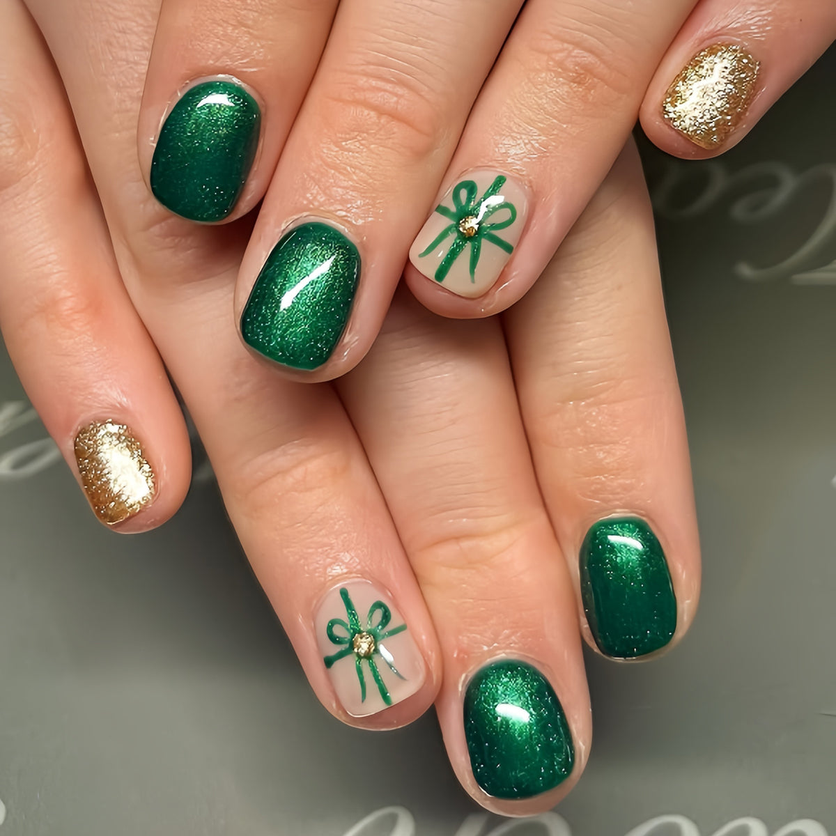 Festive Holiday-Themed Press-On Nail Art Set Acalora