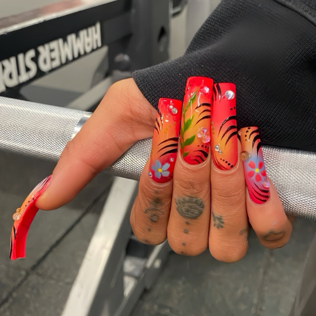 Artistic Floral and Ombre Press-On Nails Acalora