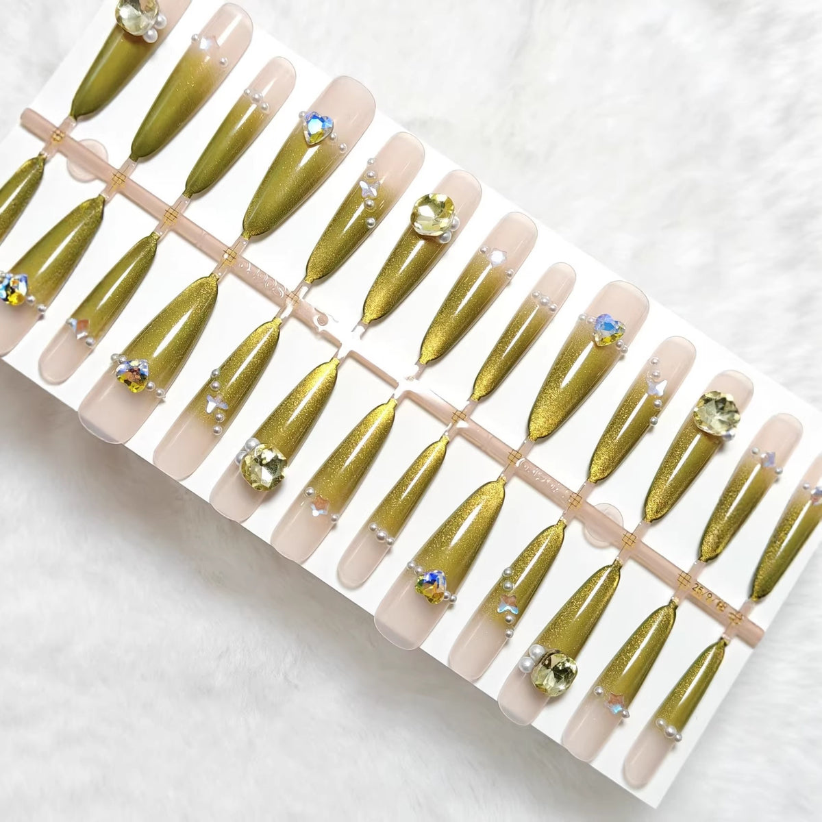 Artificial nail set with glamorous jewelry embellishments Acalora