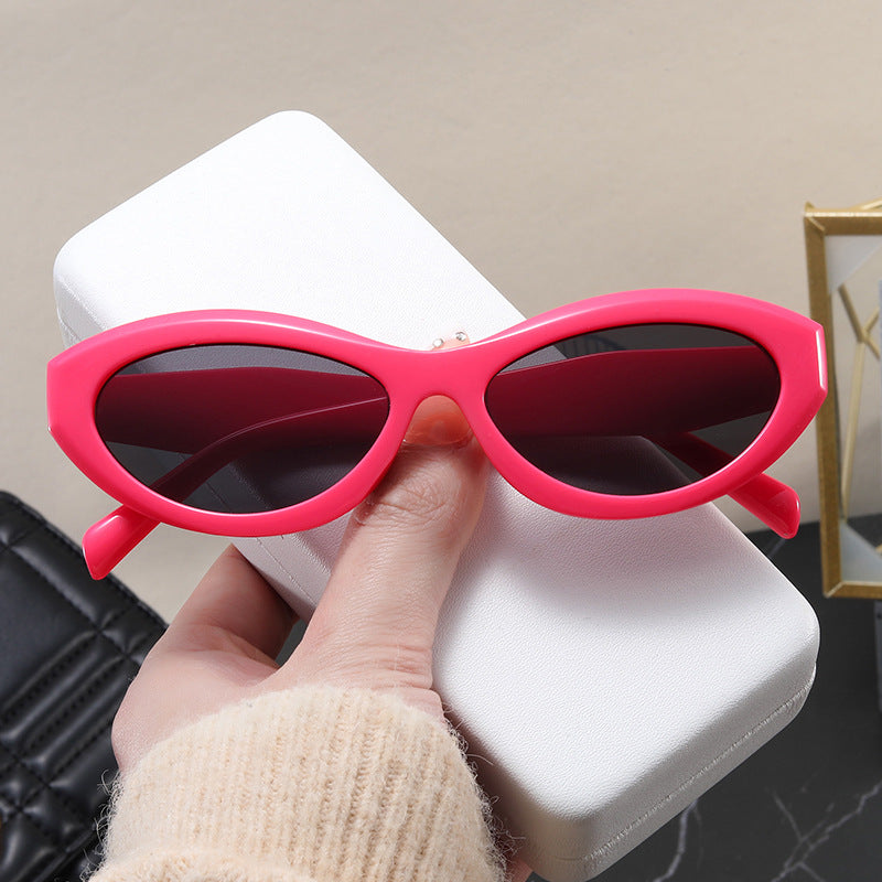 Women's Cat-Eye Sunglasses with Wide Frame and UV Protection Bowlift