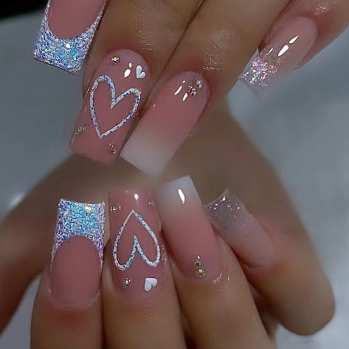 Artificial nail set with sparkling heart and glitter motifs Acalora