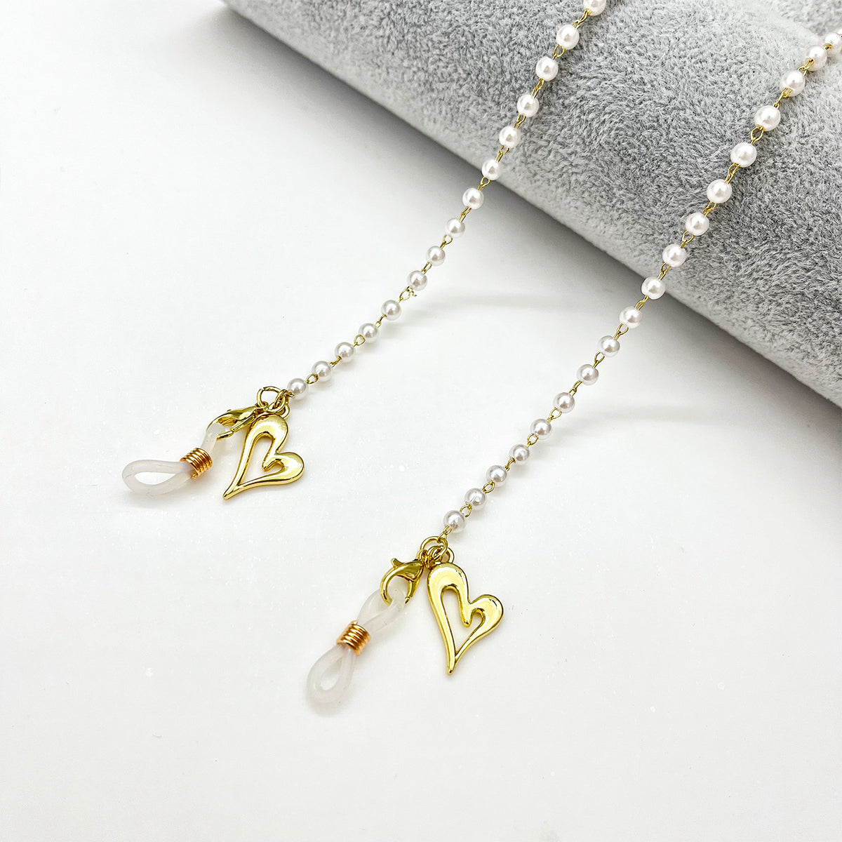Heart-Shaped Beaded Eyewear Chain Acalora