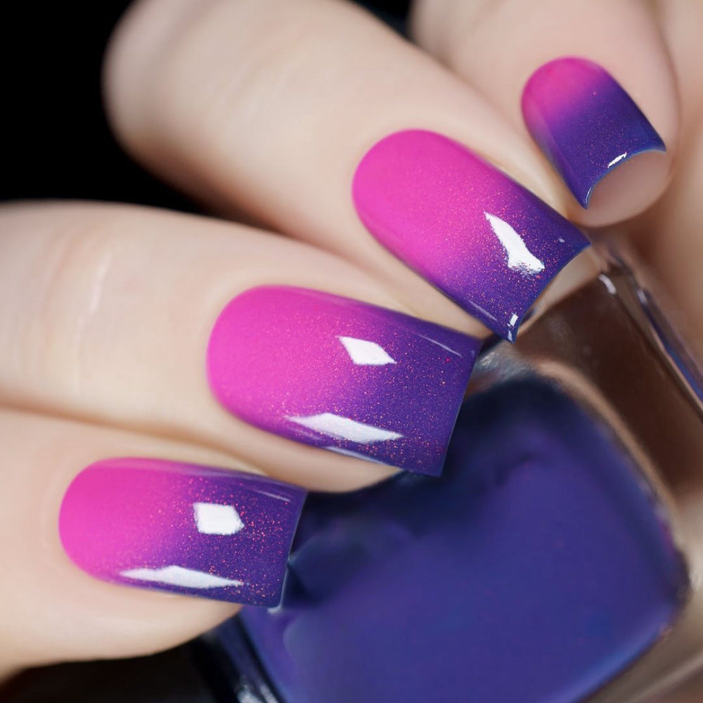 Trendy ombre design artificial nails Acalora