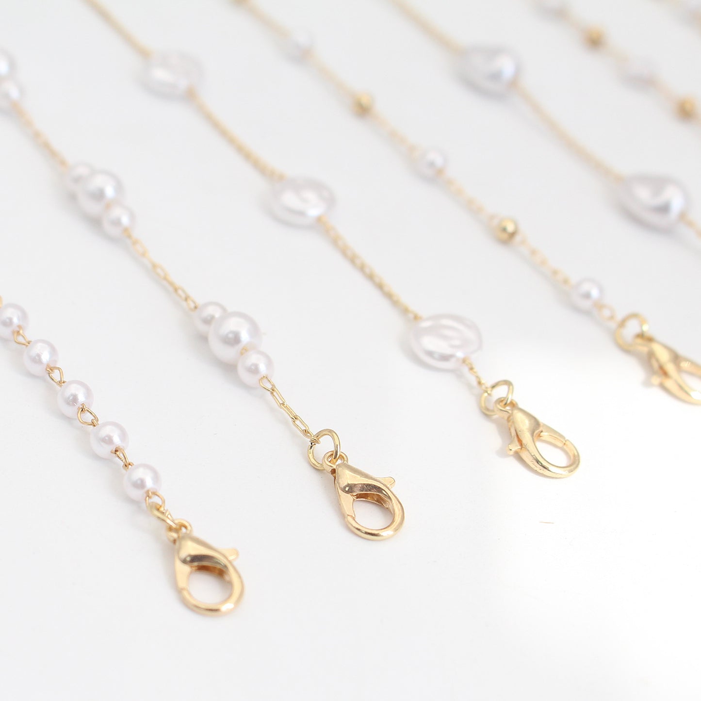 Pearl-Accented Eyewear Chain Acalora