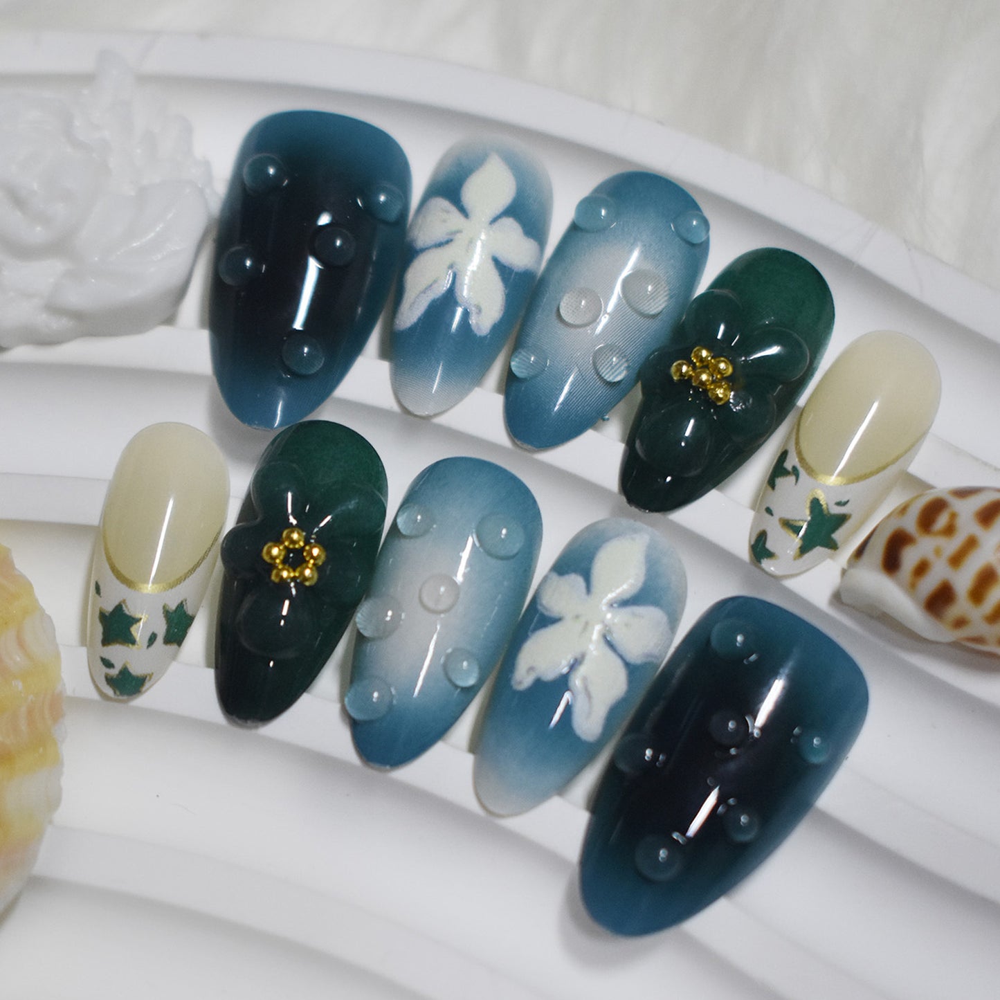 Decorative Press-On Nail Art with Floral Elements Acalora