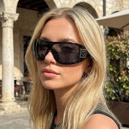 Women Sporty Sunglasses with Modern Design Bowlift