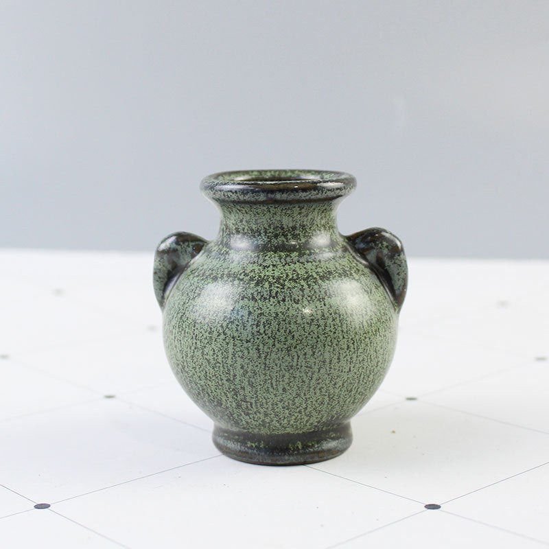 Elegant ceramic vase with artistic design Acalora