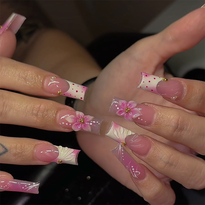 Nail art set with elegant floral motifs Acalora