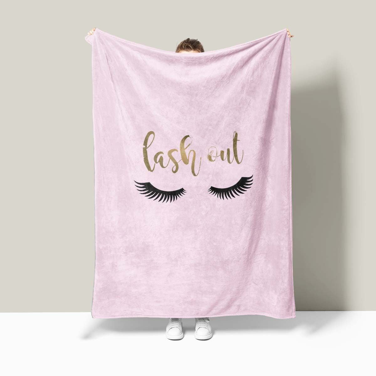 Luxurious Fleece Throw Blanket with Eye-Catching Design