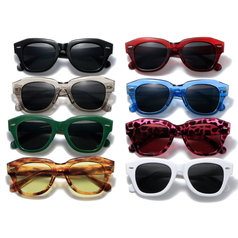 Women stylish sunglasses in modern design with transparent frame Bowlift