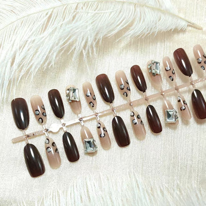 Artificial nails with elegant glamour accents Acalora