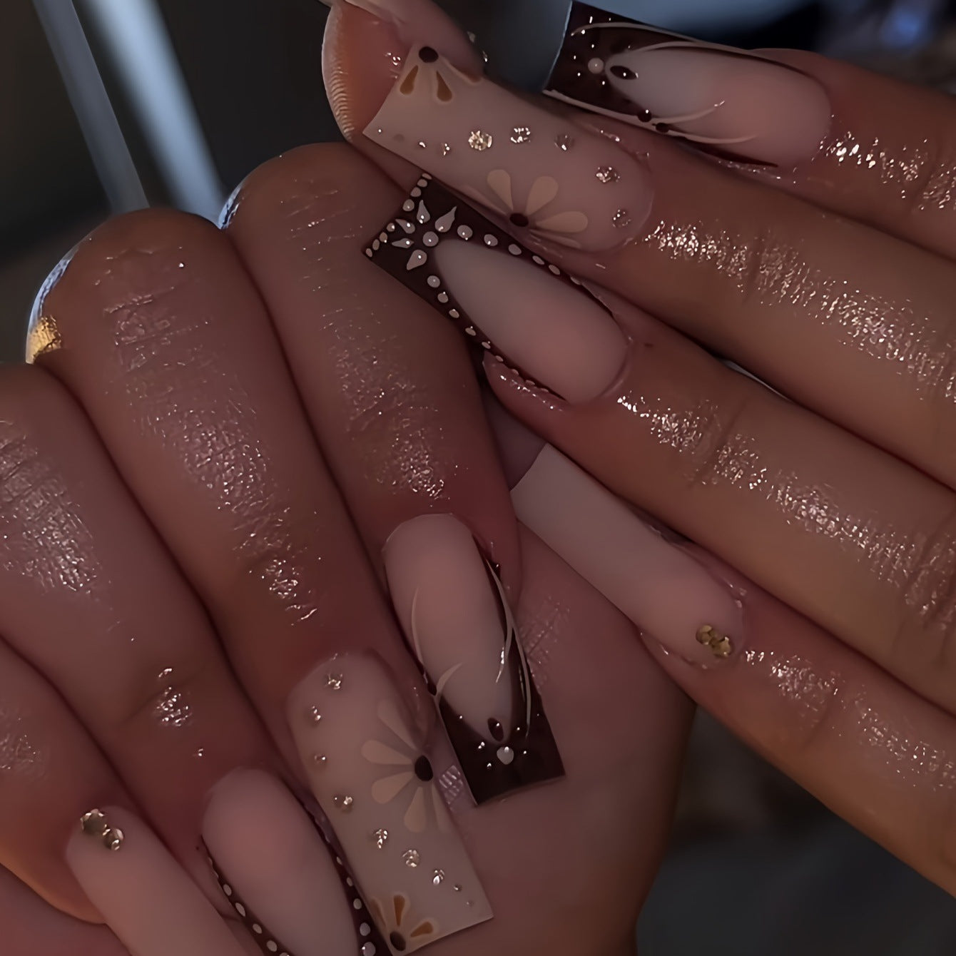 Detailed Floral Art Press-On Nails Acalora