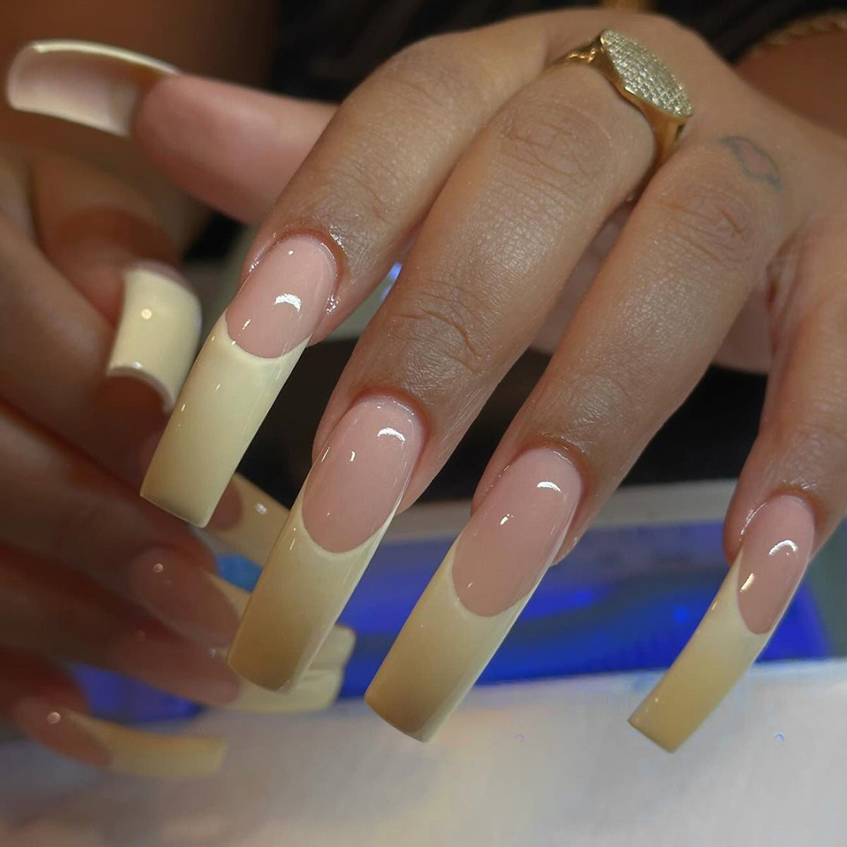 Premium French Tip Press-On Nail Set Acalora