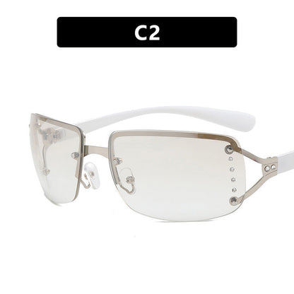 Women's extravagant sunglasses in a modern design with fine accents Karnz