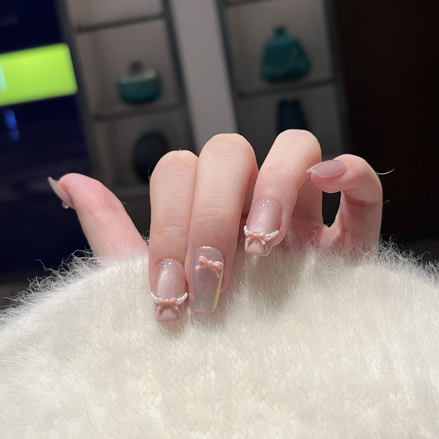 Decorative Press-On Nail Art Set with Artistic Bow and Pearl Accents Acalora
