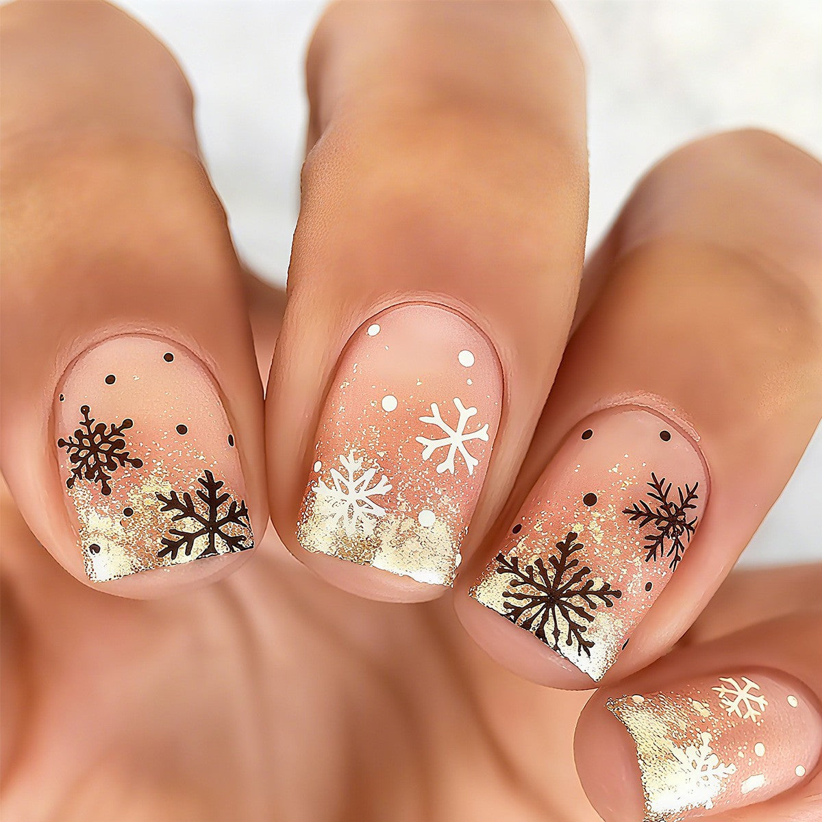 Artificial nail set with festive Christmas design and creative motifs Acalora