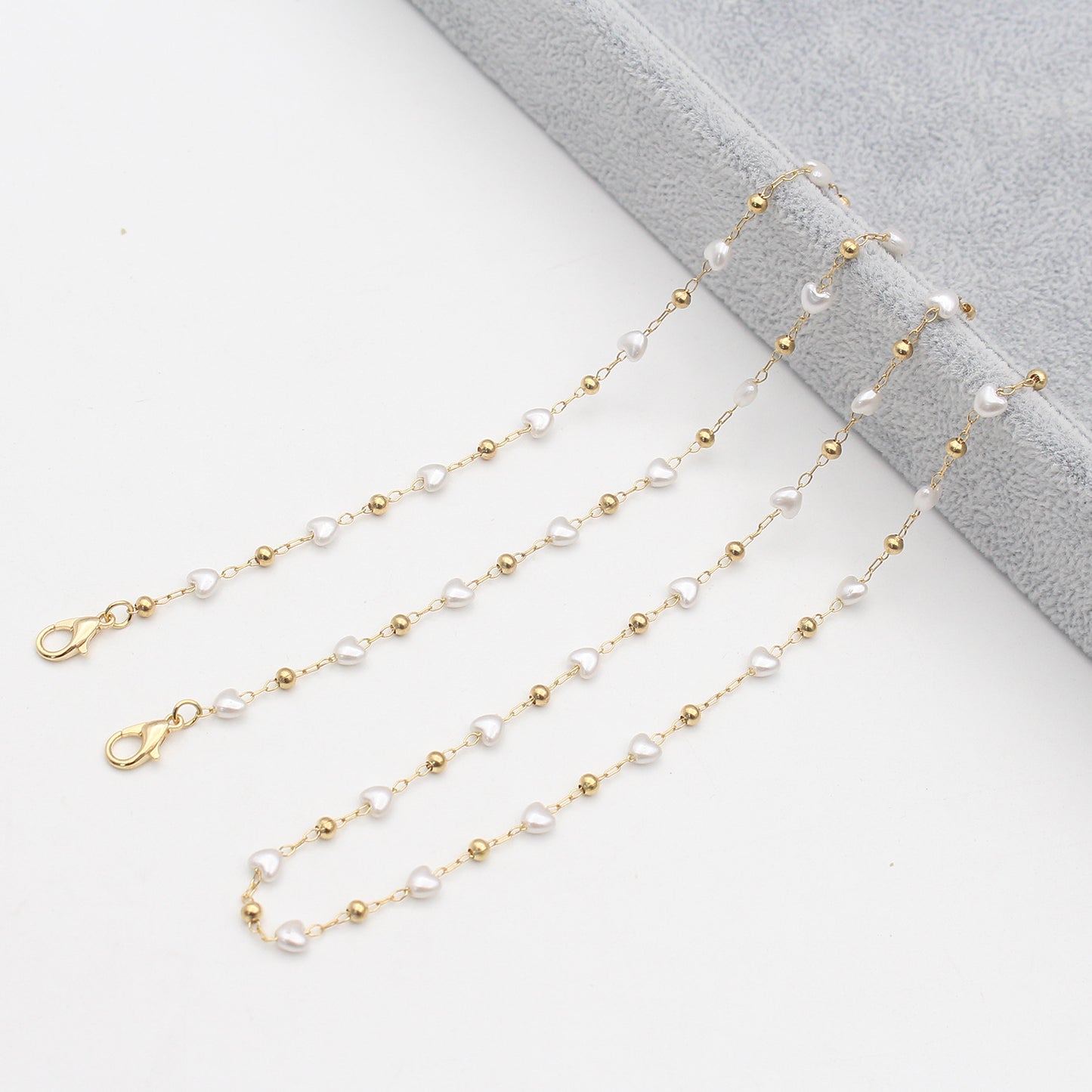 Pearl-Accented Eyewear Chain Acalora