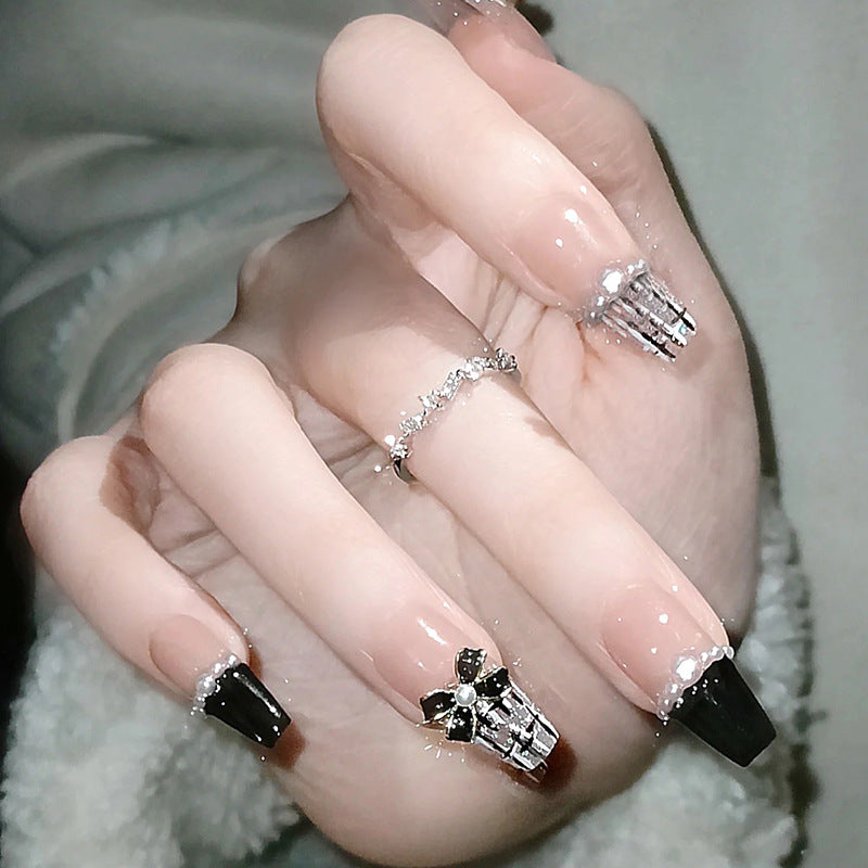 Artificial nail set with elegant pearl and flower motif Acalora
