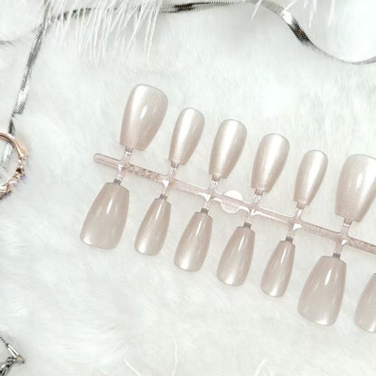 Artificial nails in elegant nude glitter design Acalora