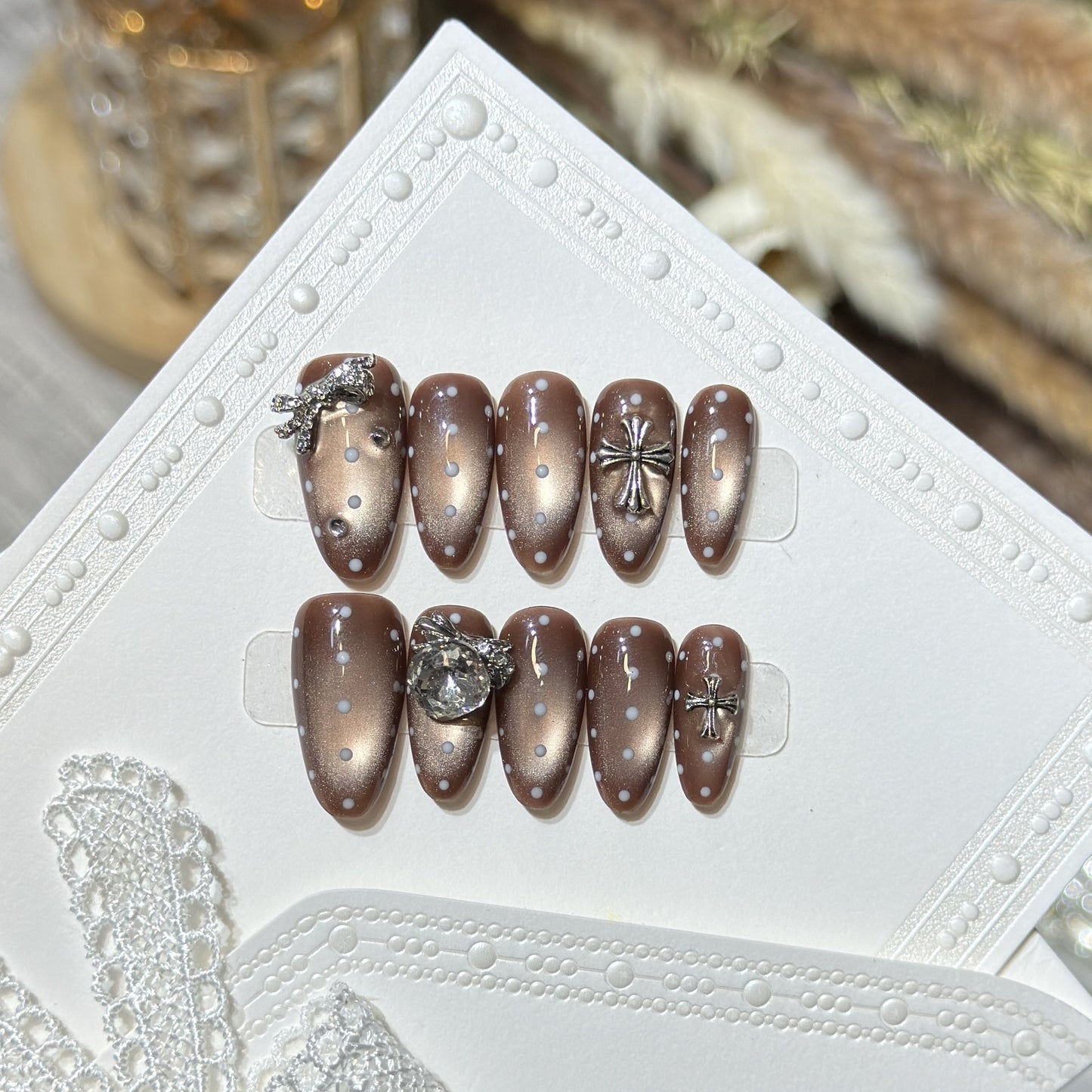 Elegant Press-On Nail Art Set with Distinctive Metallic Accents Acalora