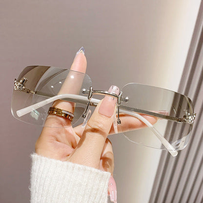 Women's fashion sunglasses with unique frame and luxurious accents Bowlift