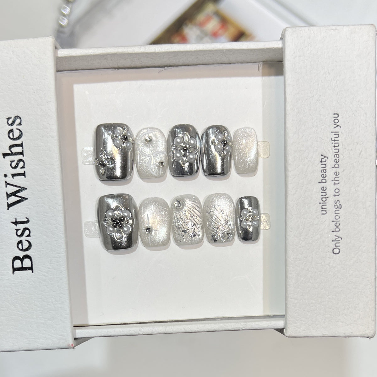 Decorative Silver Press-On Nail Set Acalora