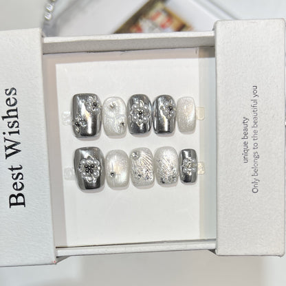 Decorative Silver Press-On Nail Set Acalora