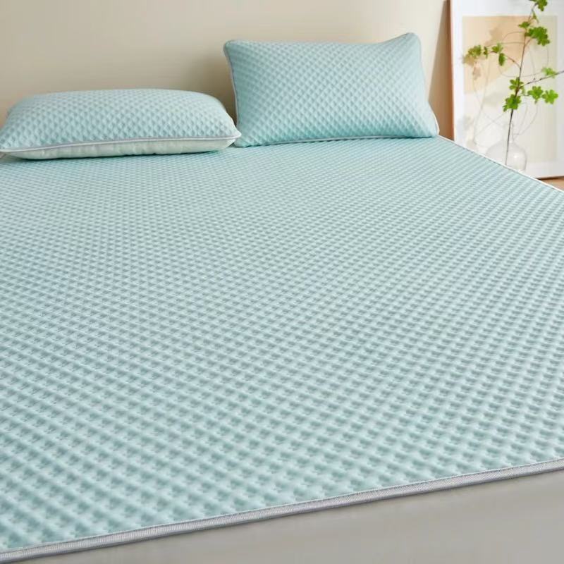 Unisex cooling mattress topper with breathable pressure relief and non-slip bottom Brehn