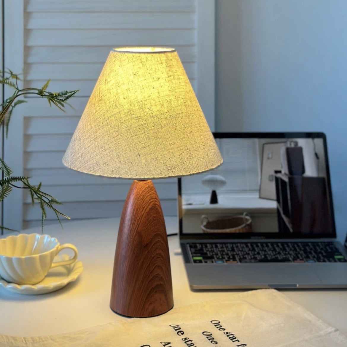 Modern Wooden Base Table Lamp