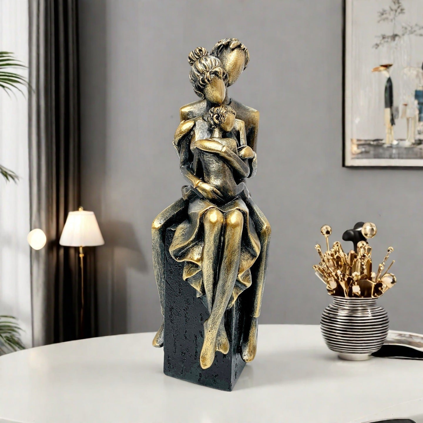 Elegant sculpture of a romantic couple Acalora