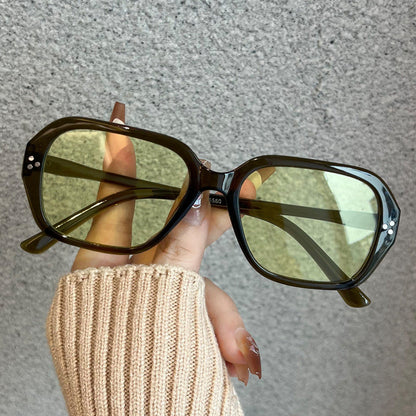 Women's fashionable oversized sunglasses in an elegant design Karnz