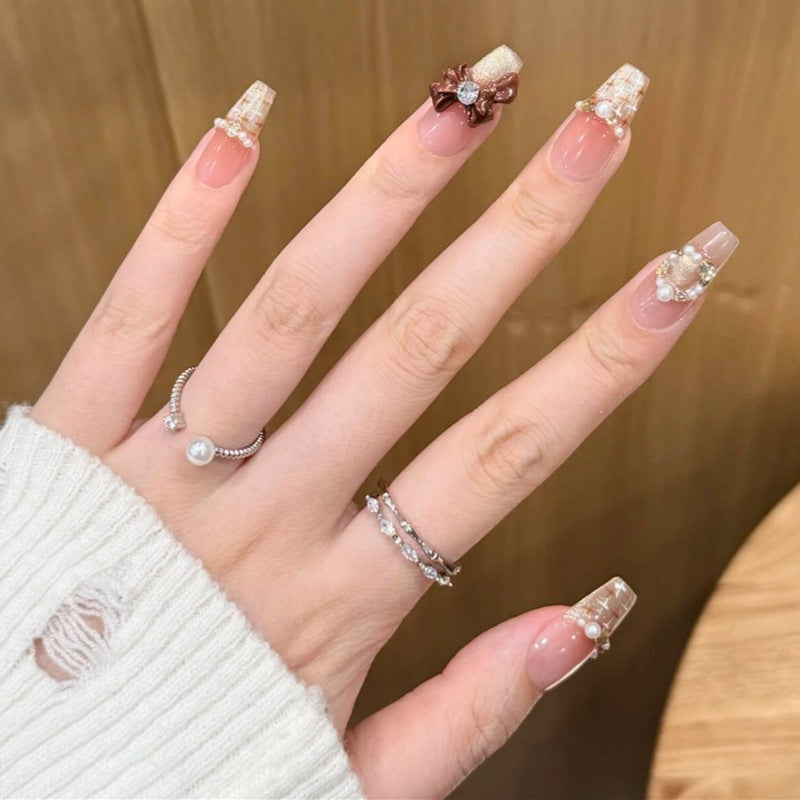 Artificial nail set with elegant appliqués Acalora