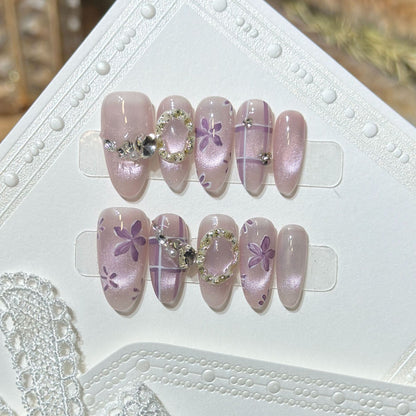 Artistic Press-On Nail Set with Floral Accents Acalora