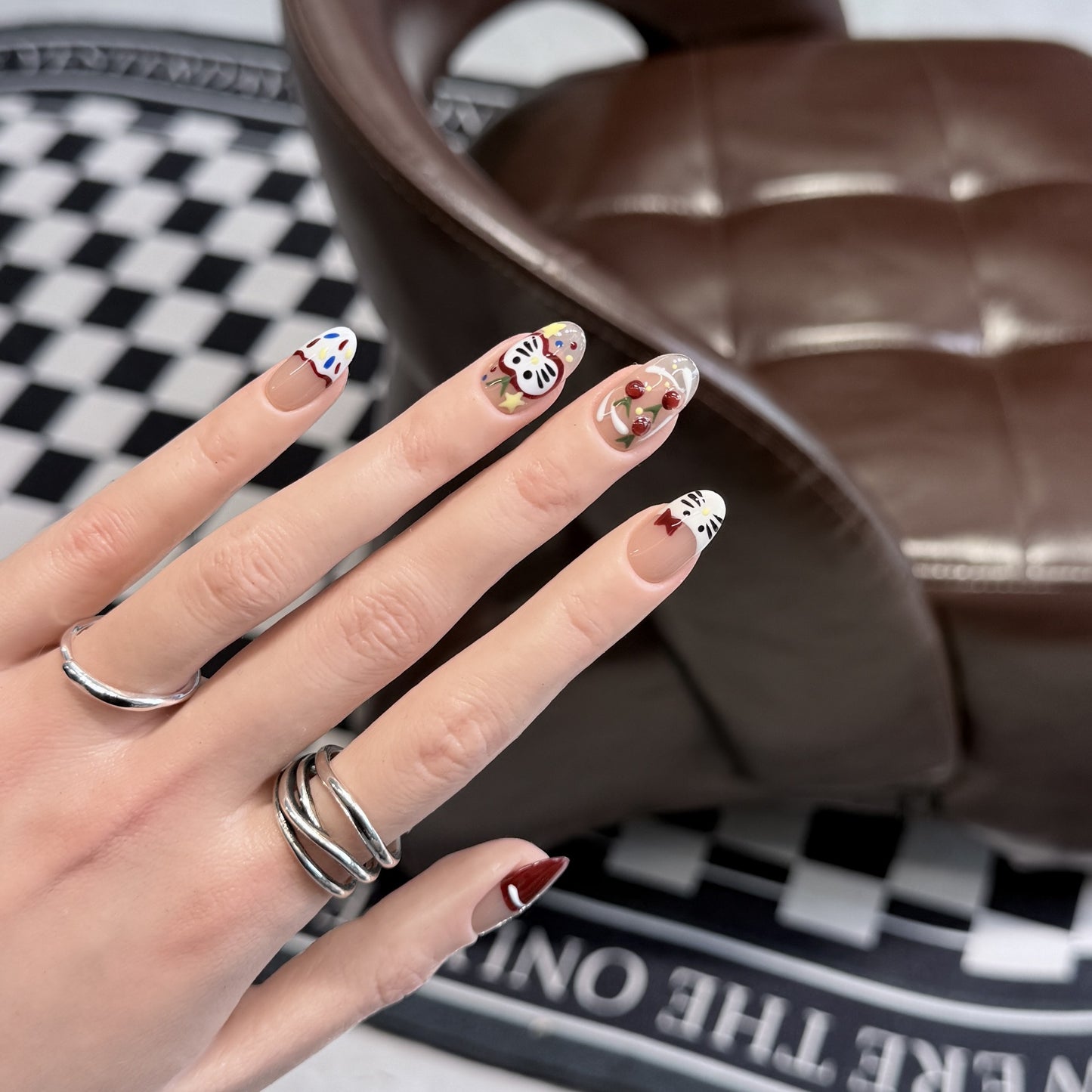 Artistic Character-Themed Press-On Nail Art Set Acalora