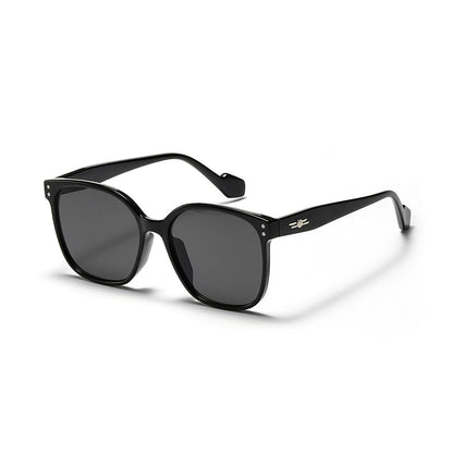 Women's sunglasses with a stylish tortoiseshell frame and UV protection Bowlift