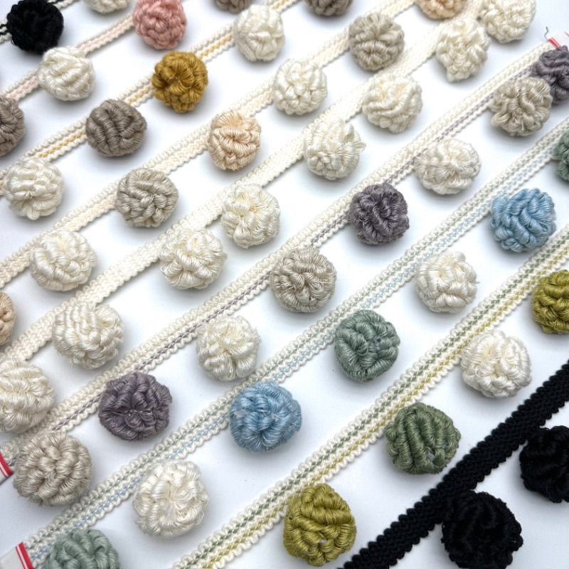 Decorative border with pompons Acalora