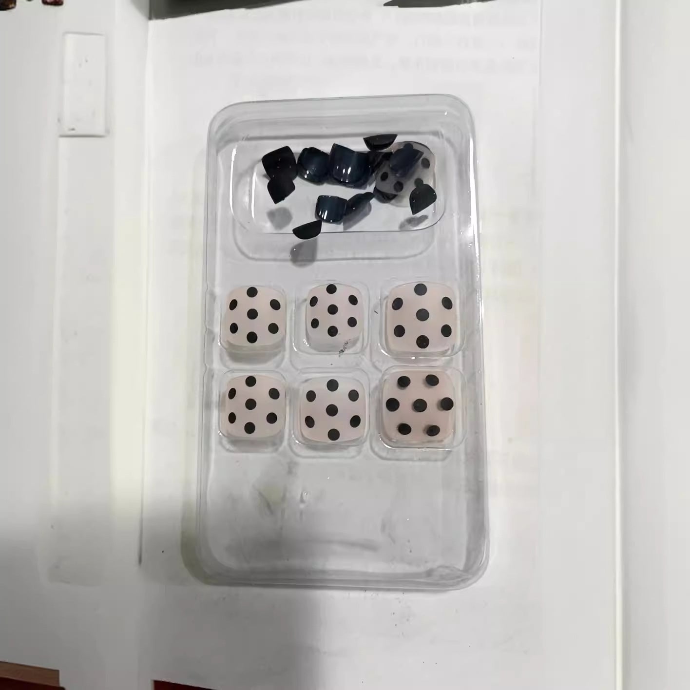 Artistic Polka Dot Press-On Nail Set Acalora